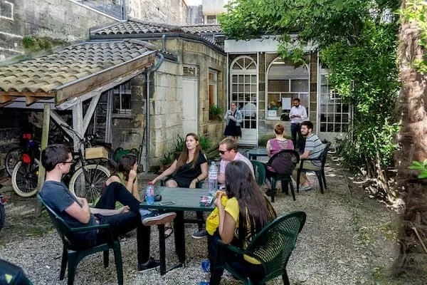 Bordeaux French Language School  Garden full of students between lessons