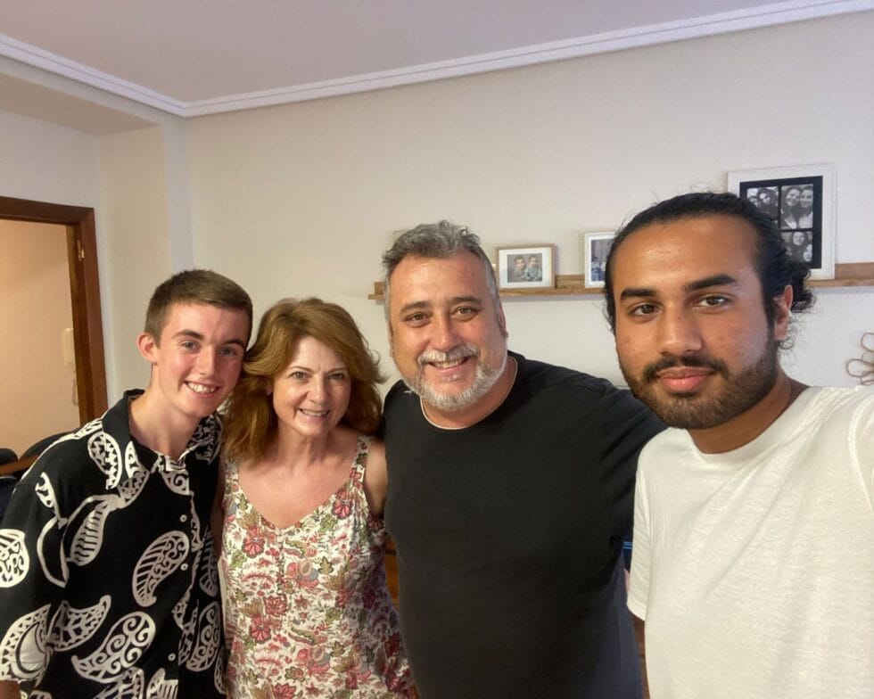 Photo of students staying with homestay.